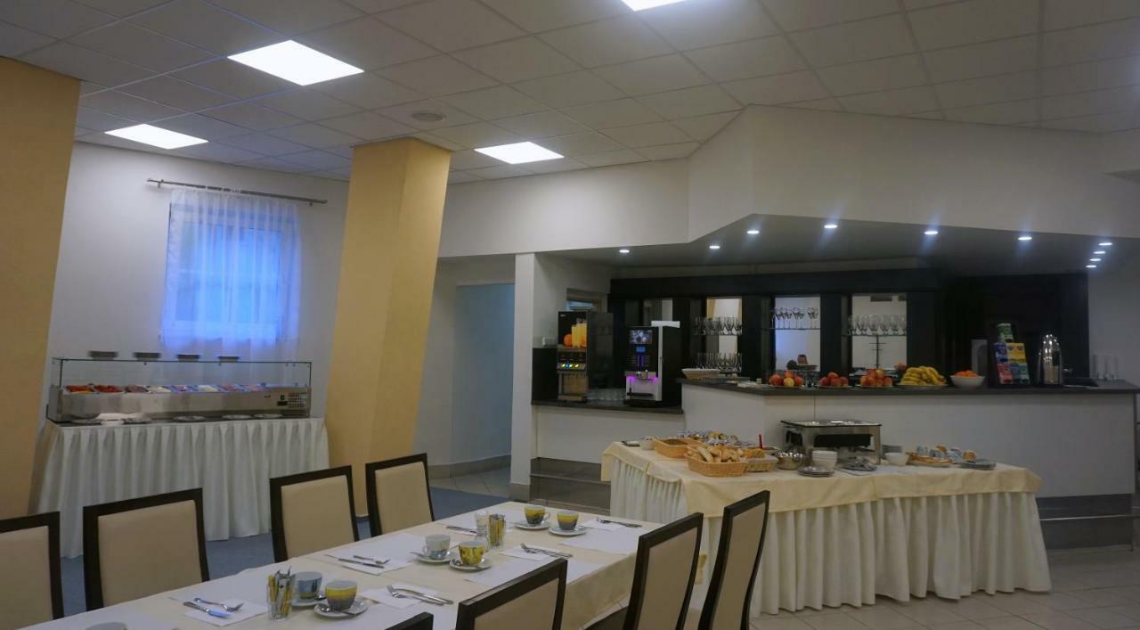 Hotel Metropol Cb Ceske Budejovice Dış mekan fotoğraf